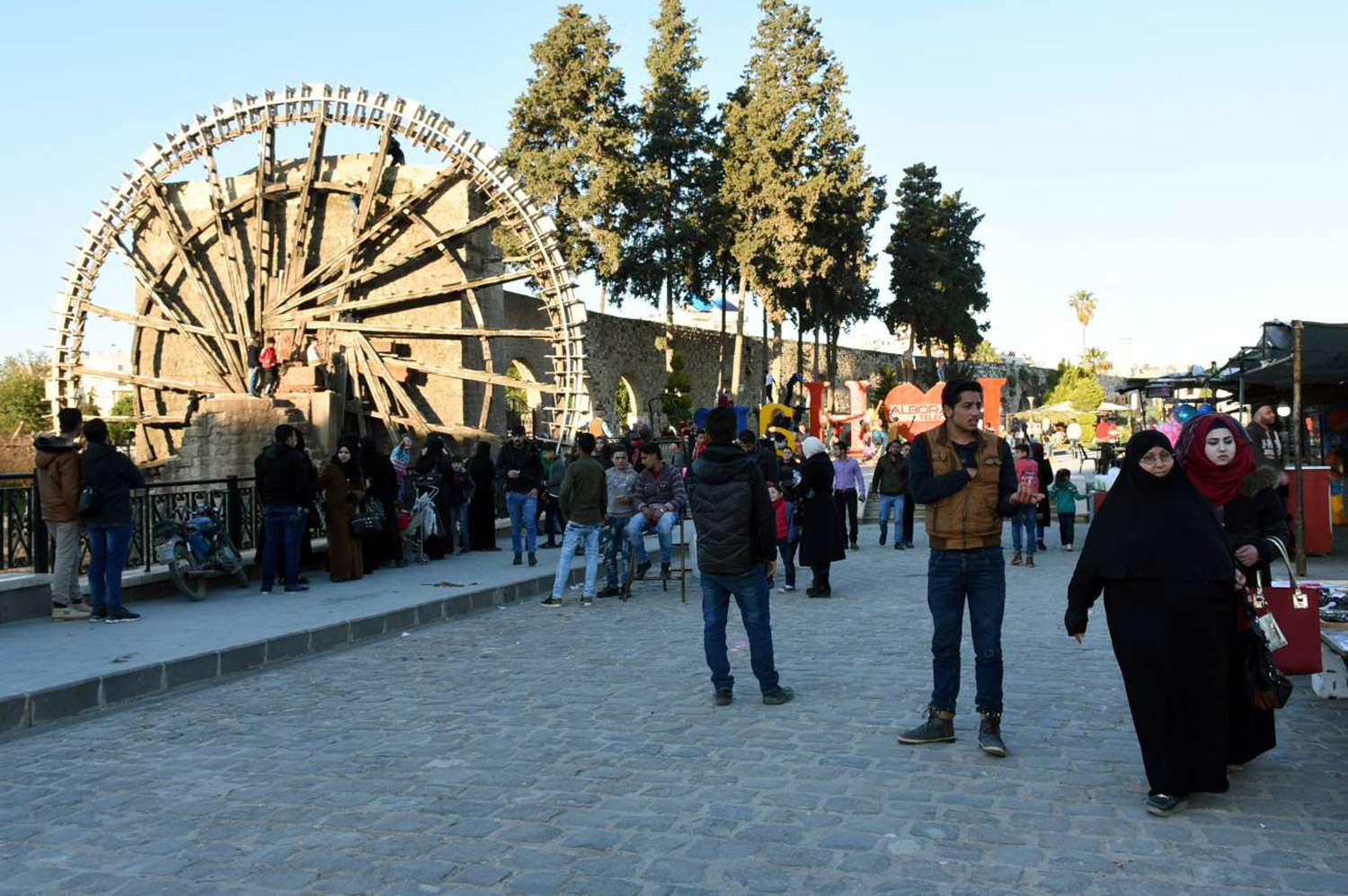 النواعير تلطف الأجواء
