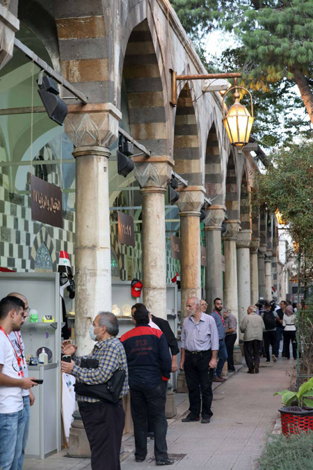 اشتهرت حلب بأسواقها التجارية القديمة التي تعدّ من أقدم الأسواق في العالم