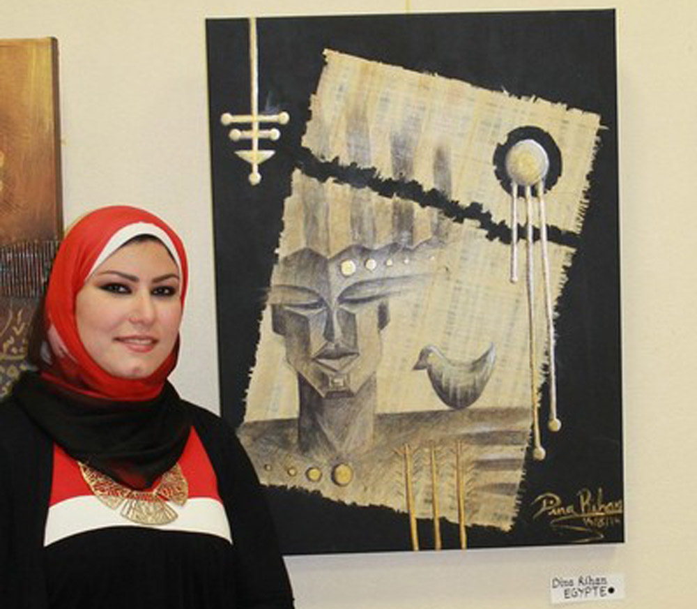 الفنانة تأثرت كثيرا في أعمالها بالعمارة المصرية القديمة والجديدة وخاصة عمارة الإسكندرية مسقط رأسها ومقر إقامتها