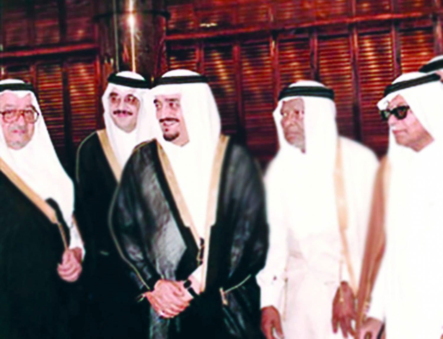 [ المكانة التي يحظى بها زمخشري في وجدان السعوديين دفعت الملك الراحل فهد بن عبد العزيز إلى تحمل تكاليف علاجه، قبل أن يمنحه جائزة الدولة التقديرية.