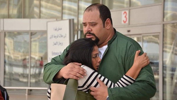 الشخصيات تتشابك بحكايات تتفرع عن الحكاية الأصلية، وإن كان الطرفان الأساسيان بمثابة المشترك الأساسي في جميع الحكايات