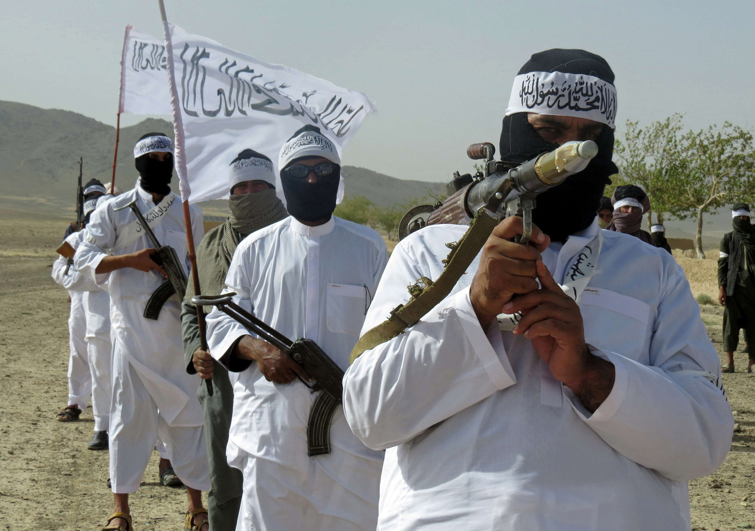  لا يزال الجهاد، أو الحرب المقدسة، والتاريخ المشترك تربط الجماعتين المسلحتين، ولا يوجد دليل على قطع العلاقات بينهما منذ زمن طويل