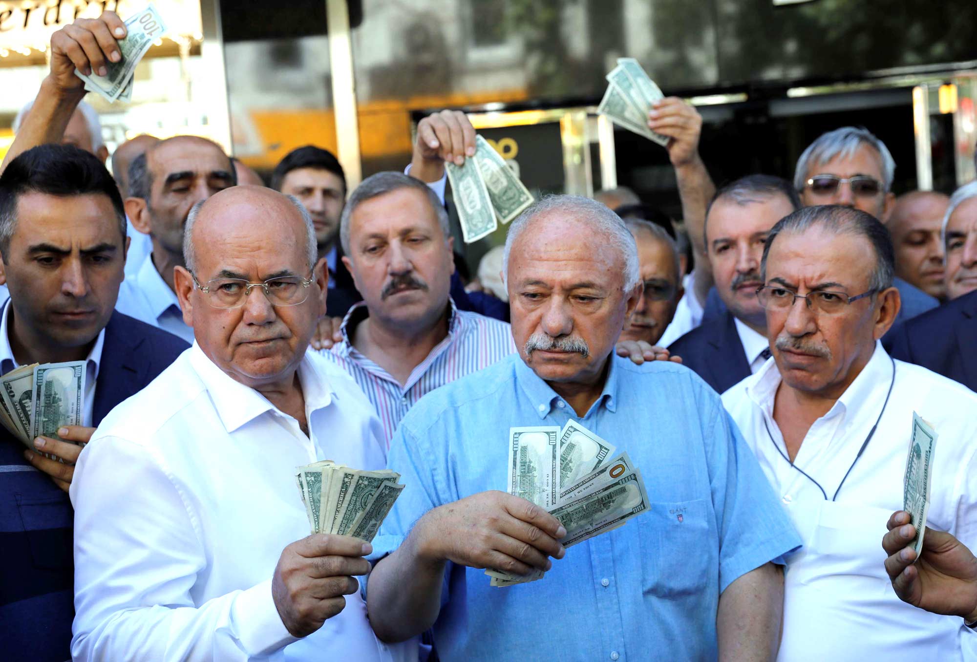 في انتظار الحل