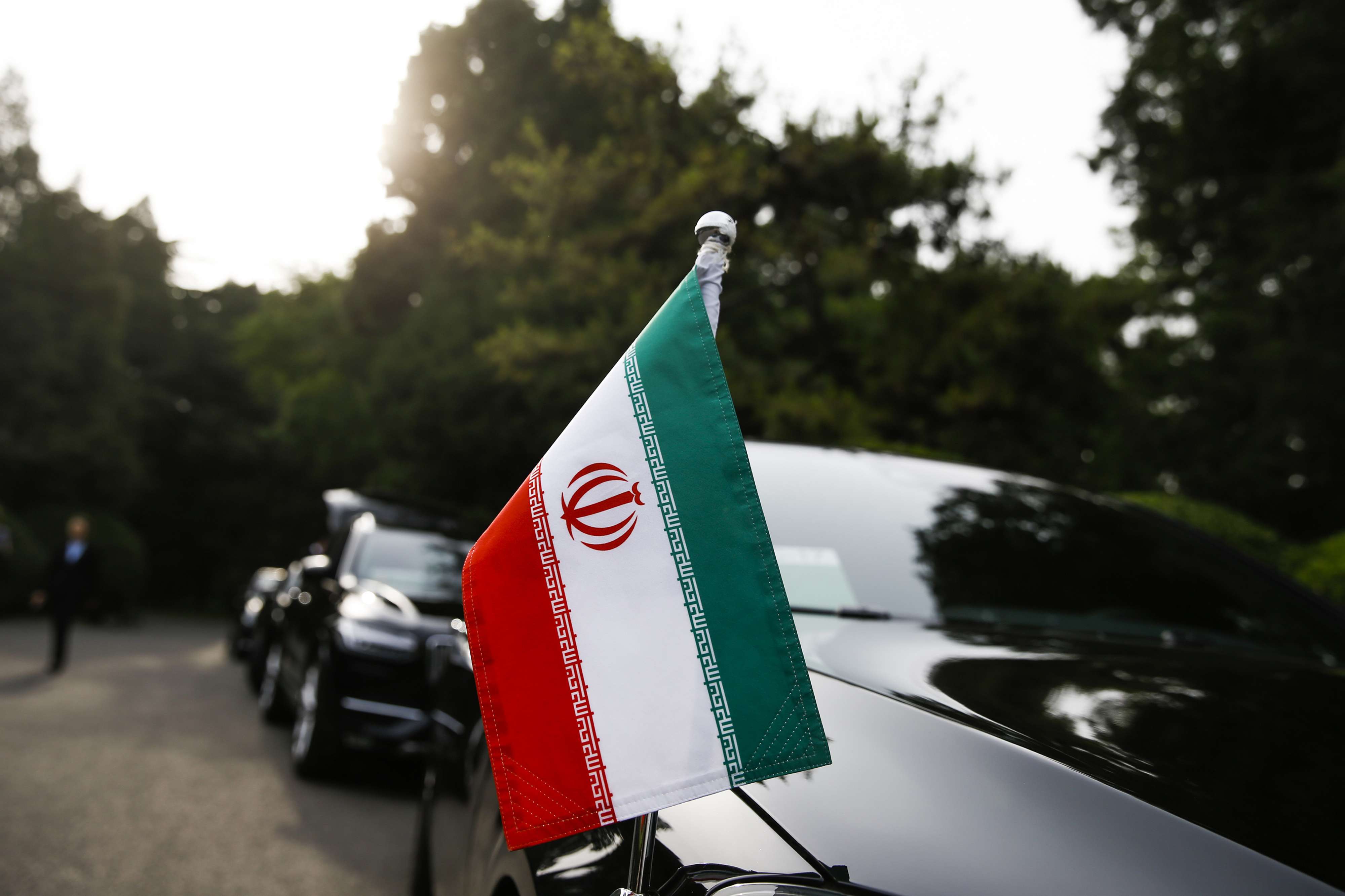 طهران تسعى إلى الخروج من عزلتها بمساعدة روسية