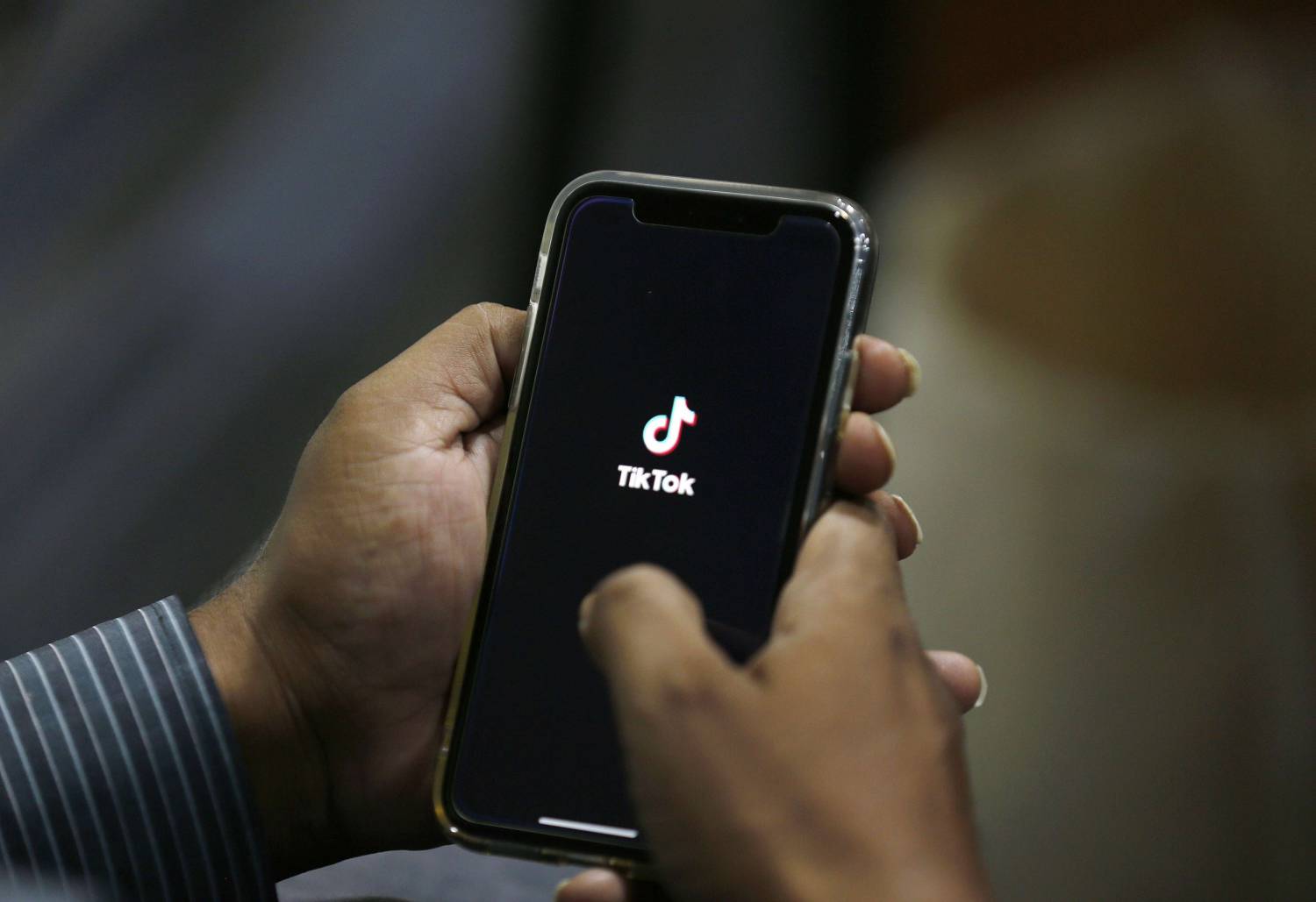 الصين تعتبر استخدام سلطة الدولة لقمع تيك توك دون مبرر، ورغم الاحتجاجات ومخاوف مراقبي الصناعة، يكشف عن نية واشنطن في تنفيذ سرقة في وضح النهار