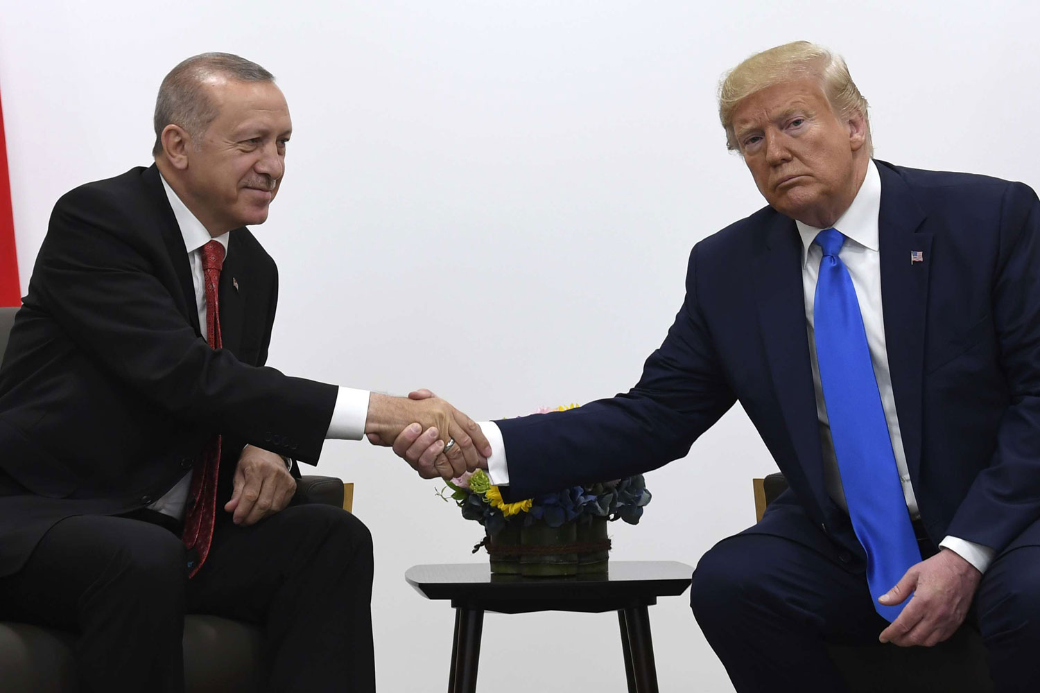 أردوغان يستجدي التقارب مع إدارة ترامب