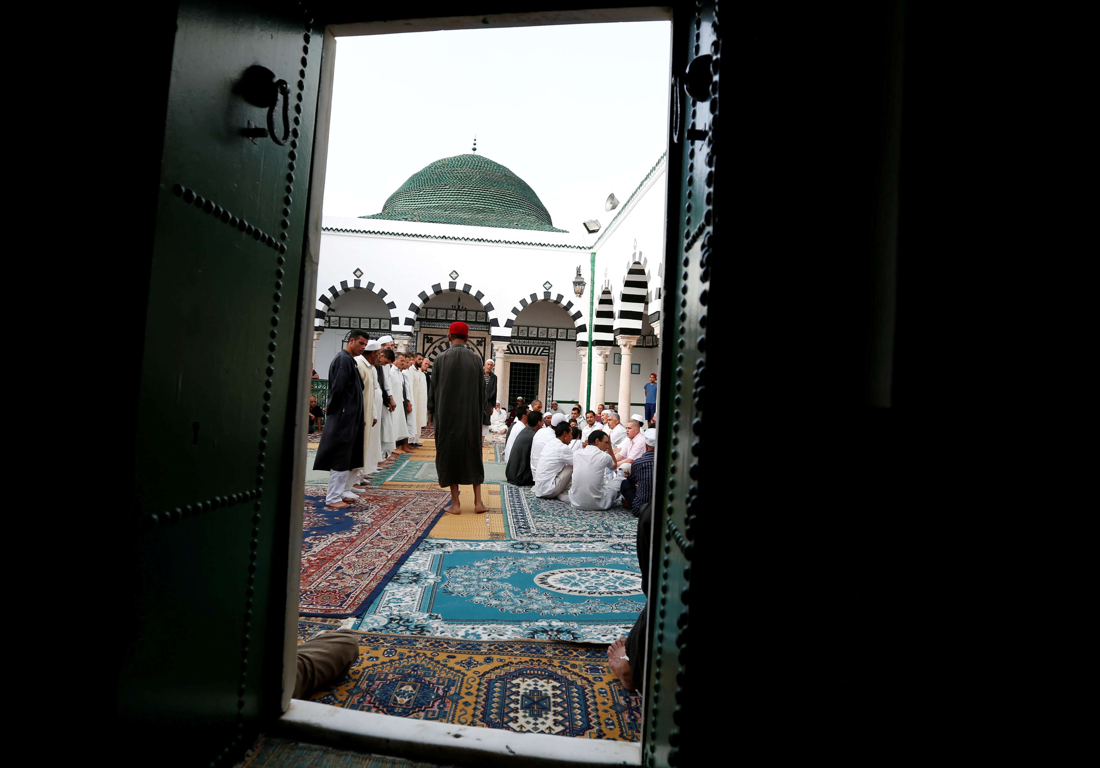 أنصار فرق صوفية مثل الشاذلية والقادرية يفضلون إخفاء انتمائهم