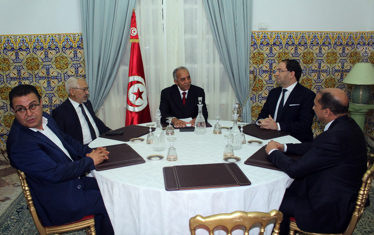 مراقبون: الأزمة الحكومية التي تعيشها تونس لن يكون بمقدور النهضة أن تخرج منها لوحدها وبأسلوب المكابرة