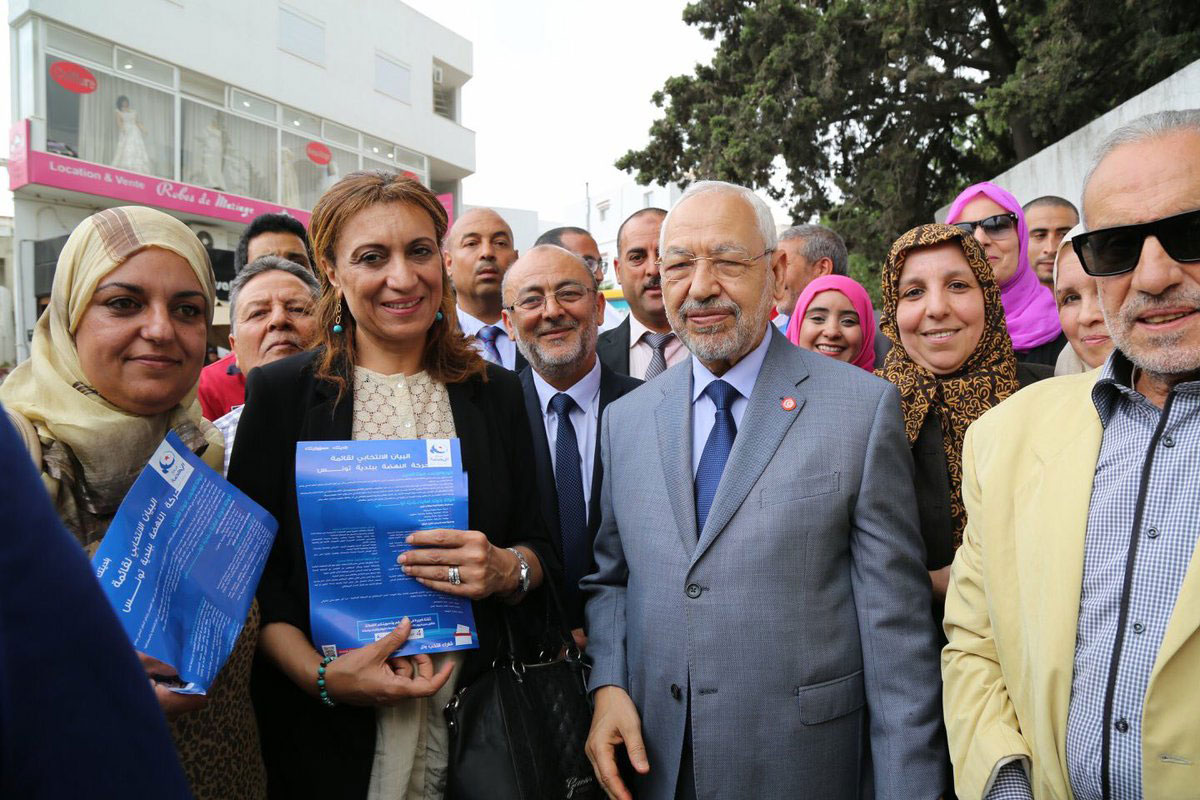 عبدالرحيم يعرّفها البعض بسليلة حركة النهضة وصنيعة الإسلاميين، فيما تواصل هي إنكارها وتعرّف نفسها بالمستقلة سياسيا، رافضة نعتها بالإسلامية