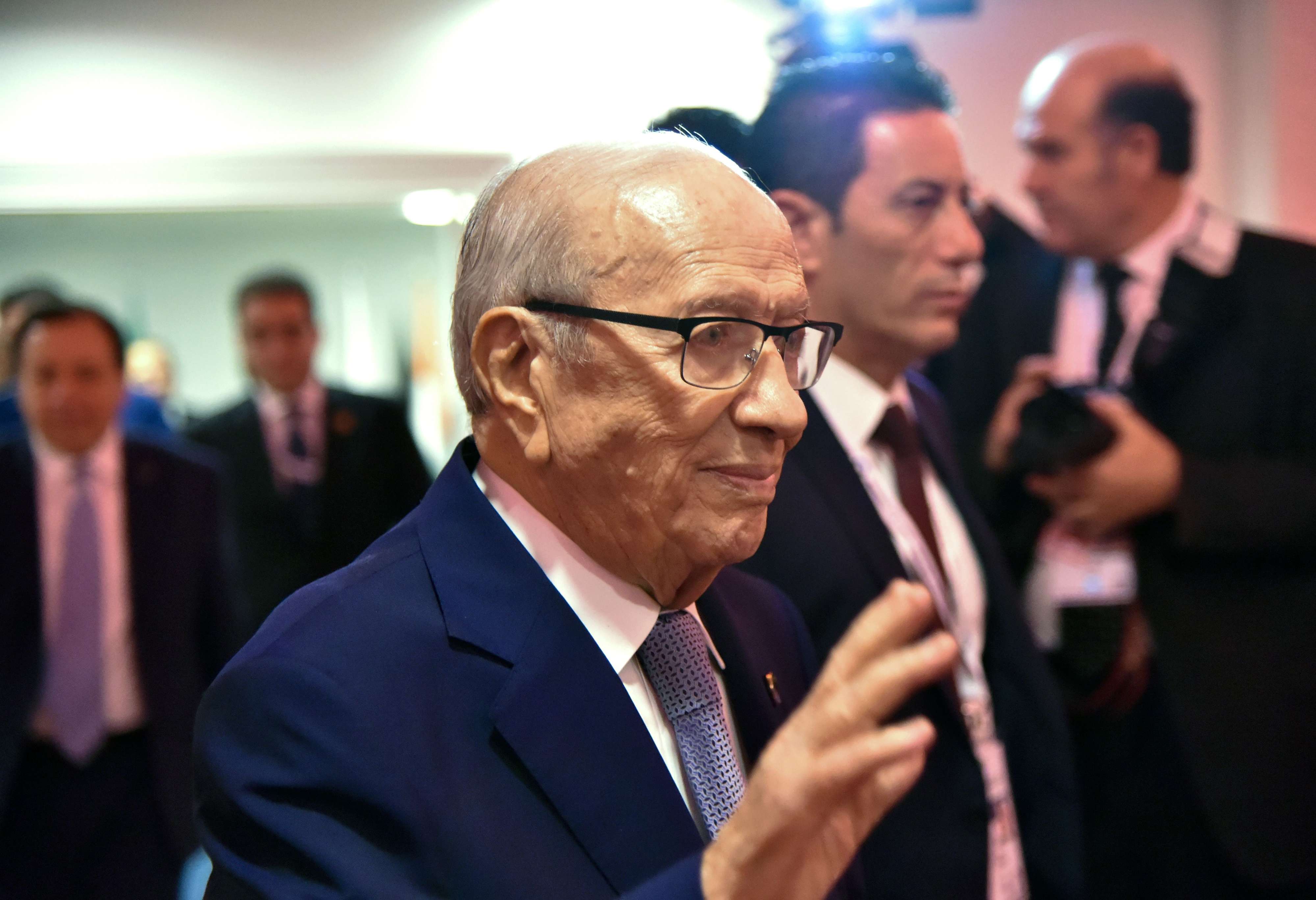 الرئيس التونسي الباجي قائد السبسي غير راض عن الأداء الحكومي ليوسف الشاهد