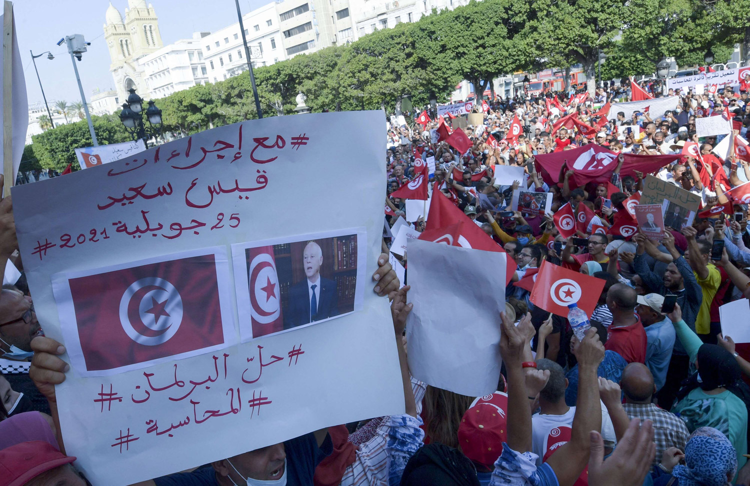 المتظاهرون يطالبون بوضع حد نهائي للمنظومة الفاشلة