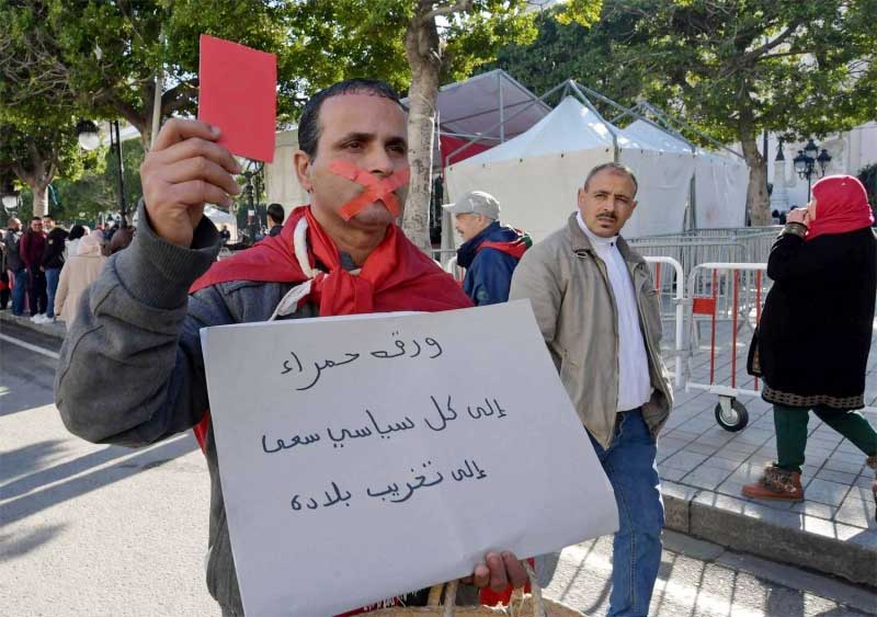 انتقادات لتراخي الجهود الحكومية في مكافحة ظاهرة الفساد