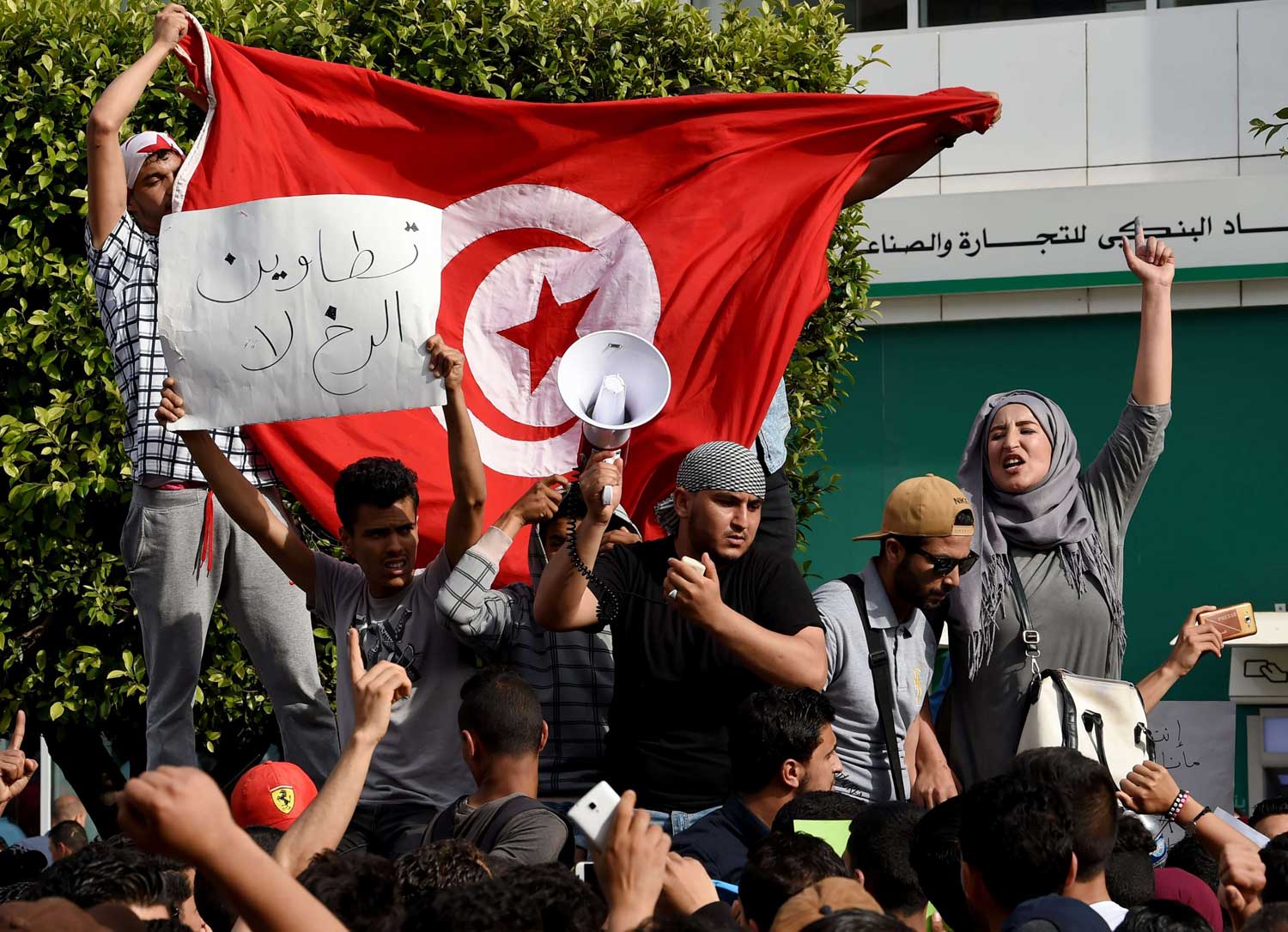الجميع يشتغل على تغذية فكرة الصراع بين القطاعات 