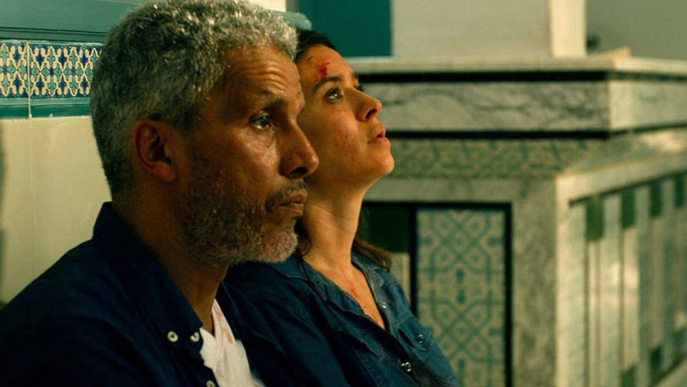 الفيلم يناقش عددا من القضايا المجتمعية والإنسانية، منها الخيانة وعدم التسامح والحب والفساد وسرقة الأعضاء والإرهاب