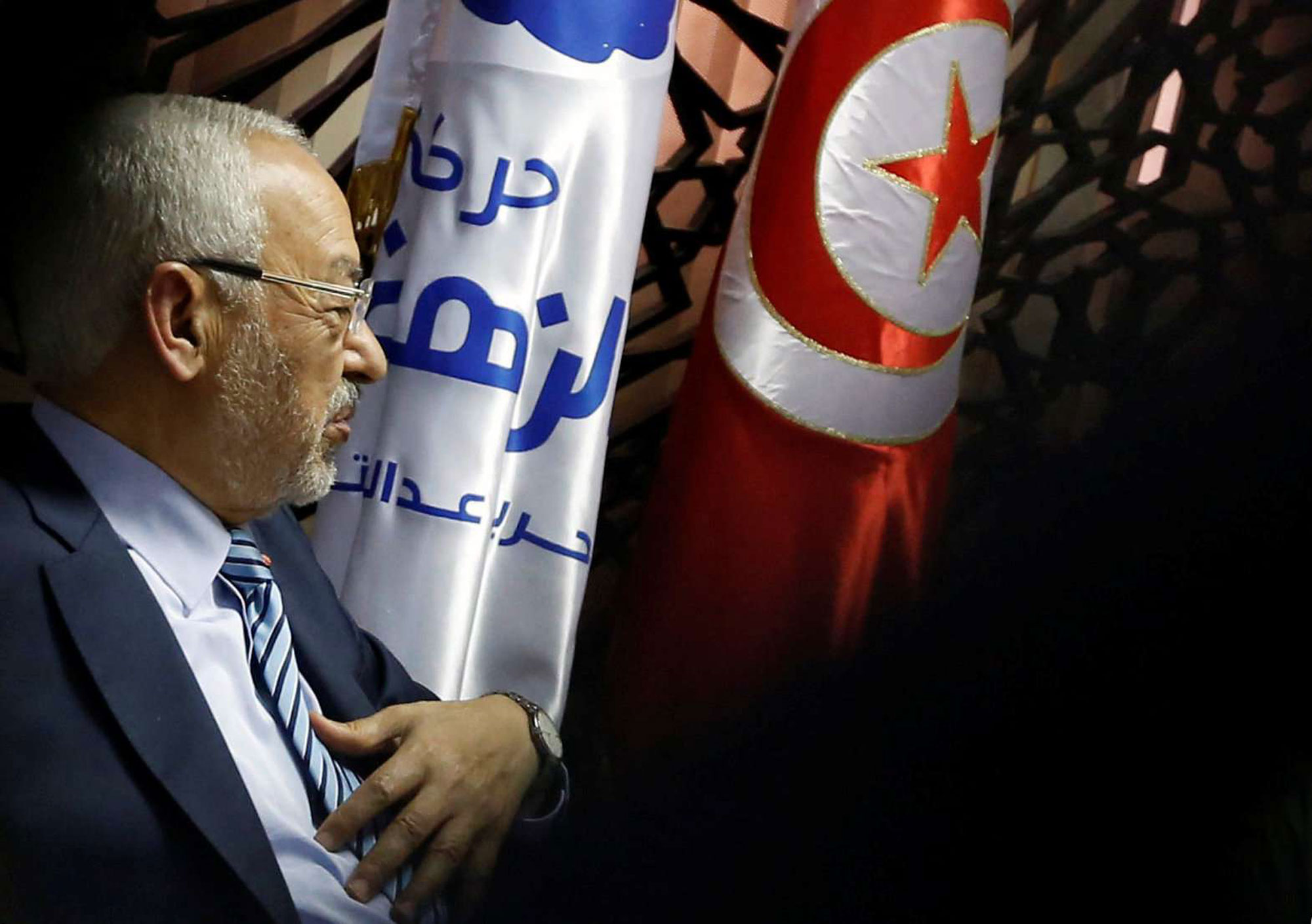 المستفيد من أزمة النداء