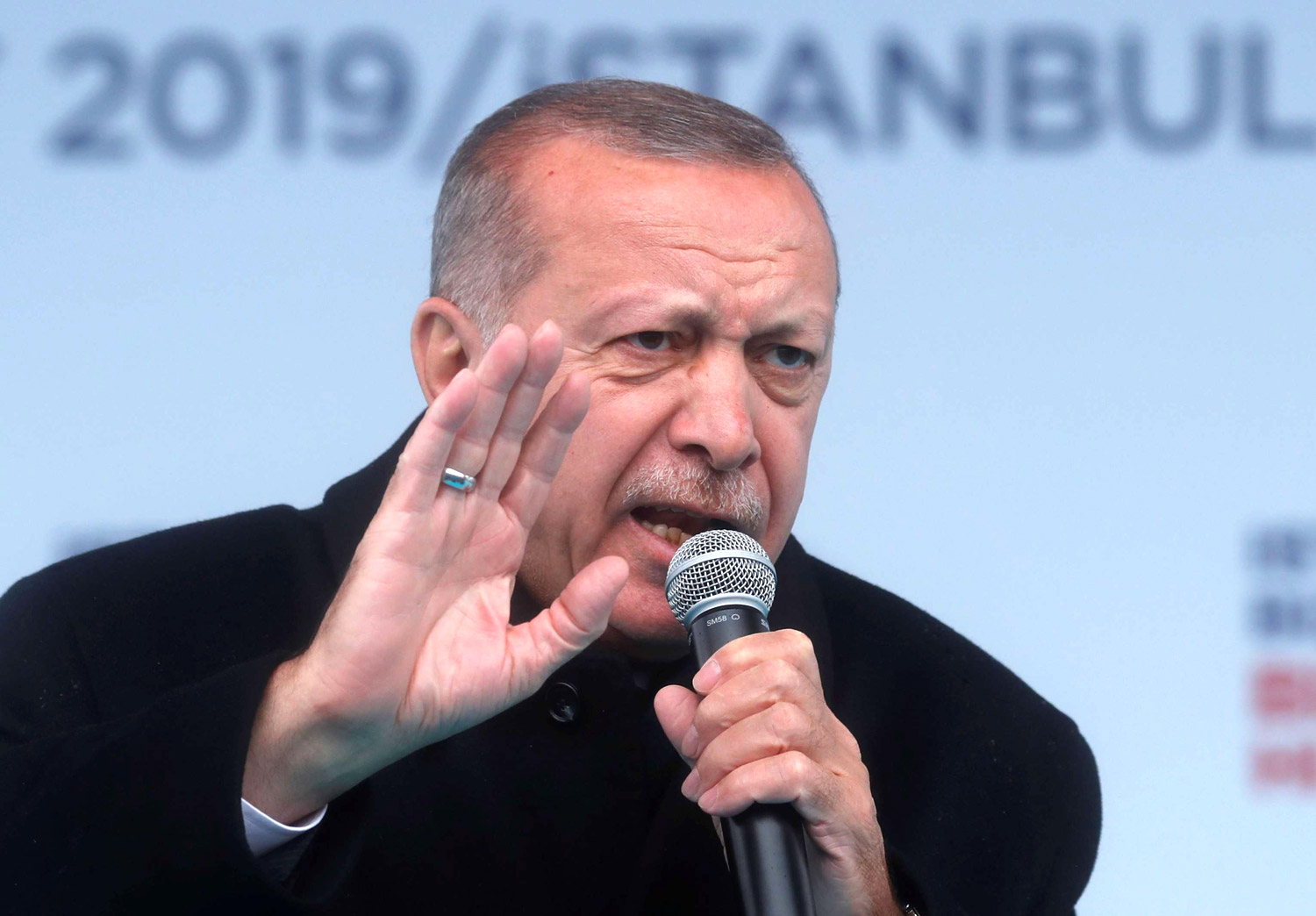 أردوغان لم يرفض العرض الأميركي علنا، لكنه كرر القول إنه لن يتراجع عن عقد لشراء نظام إس-400 