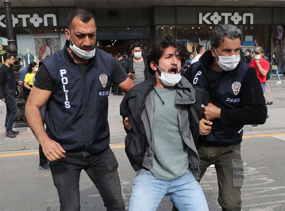 أردوغان قام بتجريم المعارضة بكل الطرق