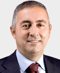 إرغون باباهان: أردوغان يغامر بخسارة كل شيء في معركة إدلب