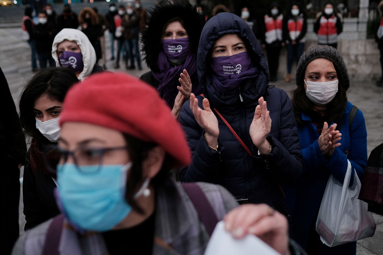 النساء ينددن بانسحاب أردوغان من اتفاقية اسطنبول
