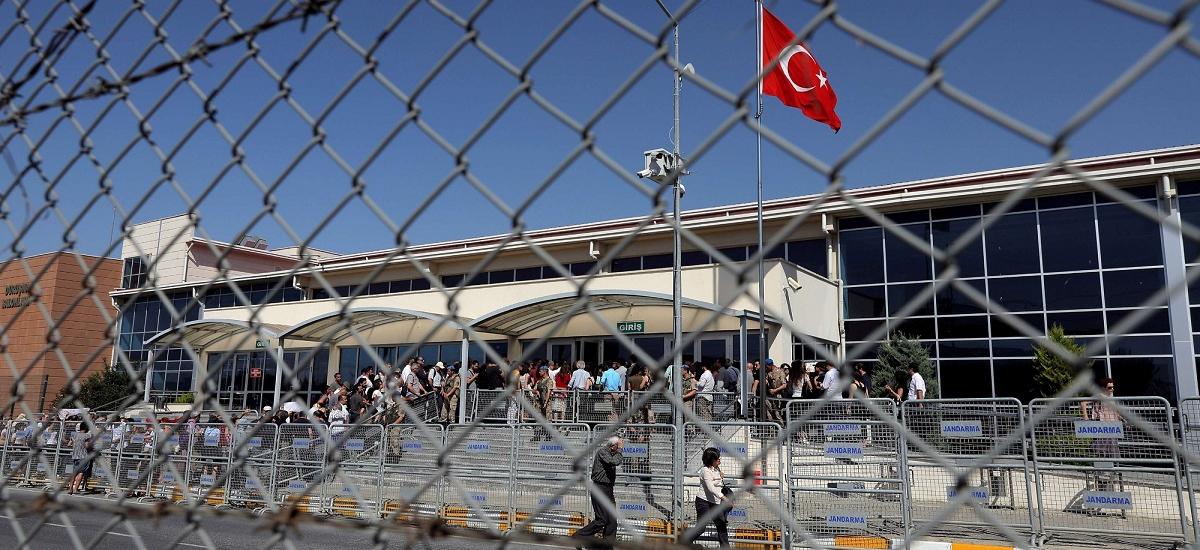 قانون العفو يستبعد كل المدانين بالتهم المتعلقة بالإرهاب