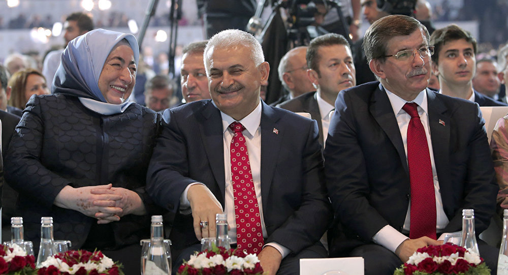 نبرة الرئيس الأسبق لحزب العدالة والتنمية داود أوغلو تبدو واضحة حين يقول إن "الوضع الاجتماعي والسياسي الذي برز مع انتخابات 31 مارس، خلق حاجة لإجراء محاسبة مفتوحة أمام الرأي العام". وتلك المحاسبة ستتوجه حتماً نحو يلدريم