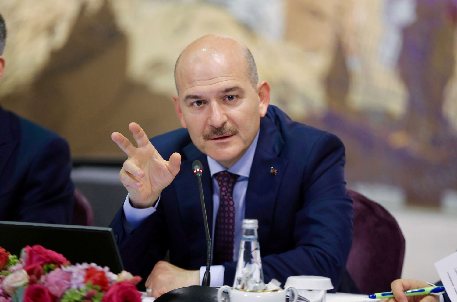 أردوغان يدافع بقوة عن حكومته ووزير الداخلية محور الاتهامات