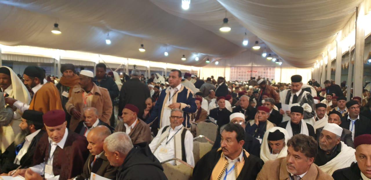 القبائل ترى ضرورة وضع حد للعبث بمؤسسات الدولة المالية 