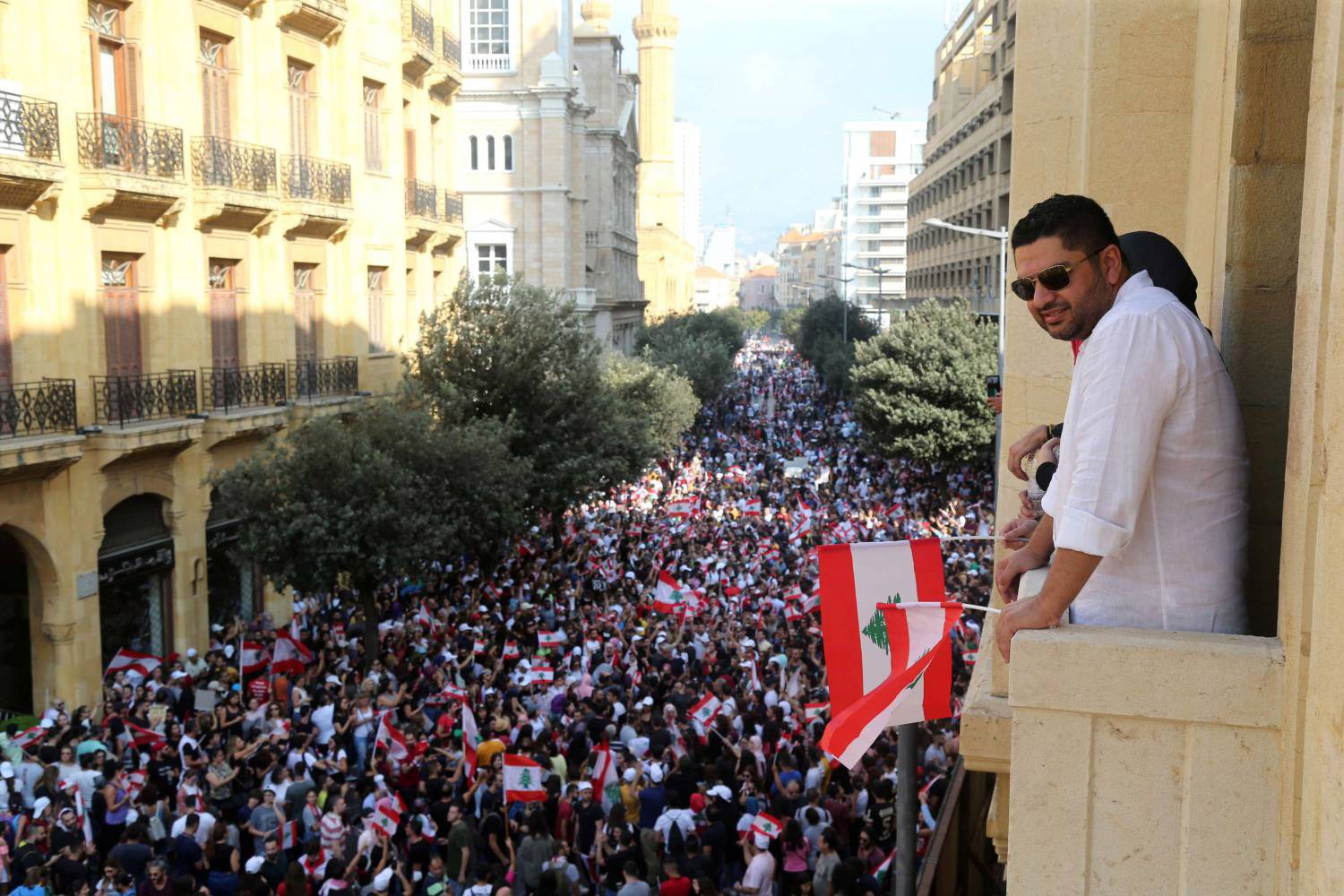 الشعب اللبناني ينتفض