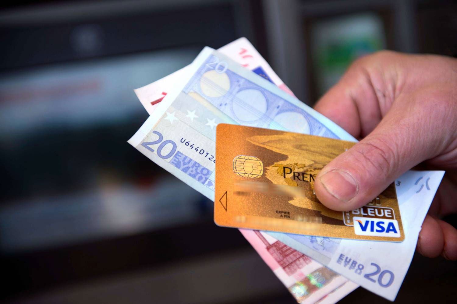 الشمول المالي في معناه المبسط يعني ضخ كل الأموال في الجهاز المصرفي لضمان كفاءة حركتها وتتبع المعاملات إلكترونيا بما يضمن تأمينها ضد خطر السرقة والتلاعب