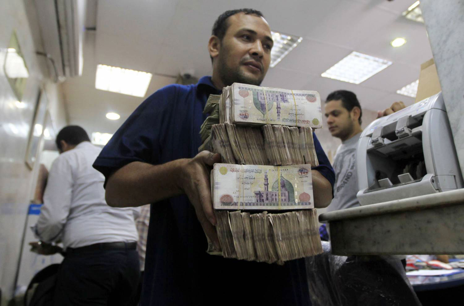 الشمول المالي في معناه المبسط يعني ضخ كل الأموال في الجهاز المصرفي لضمان كفاءة حركتها وتتبع المعاملات إلكترونيا بما يضمن تأمينها ضد خطر السرقة والتلاعب