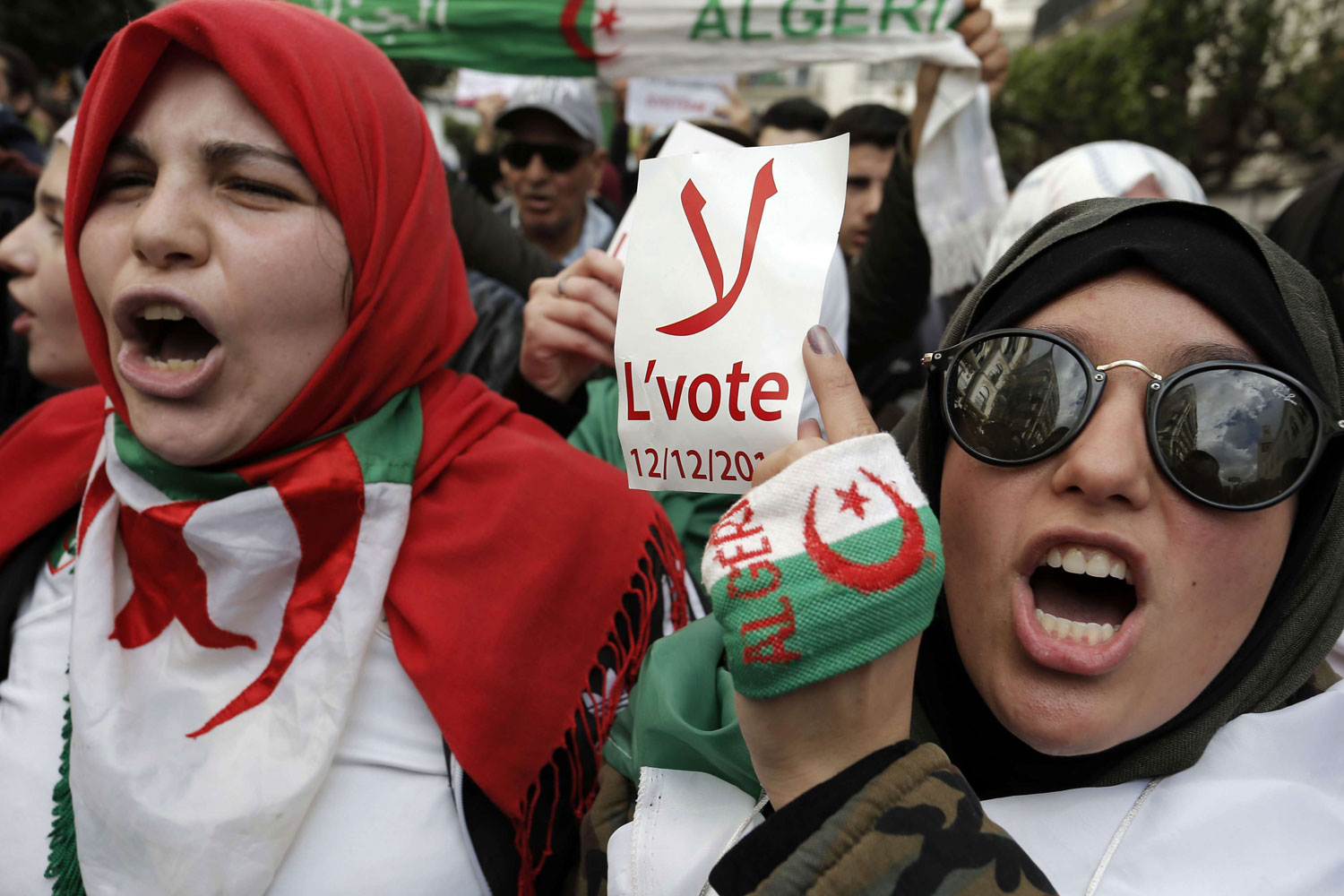 السلطة العسكرية تحاول استرجاع واجهتها المدنية التي أسقطها الحراك