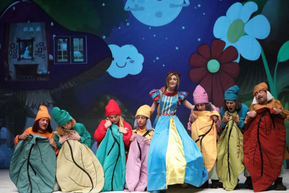 عروض مسرحية موجهة للأطفال وذويهم