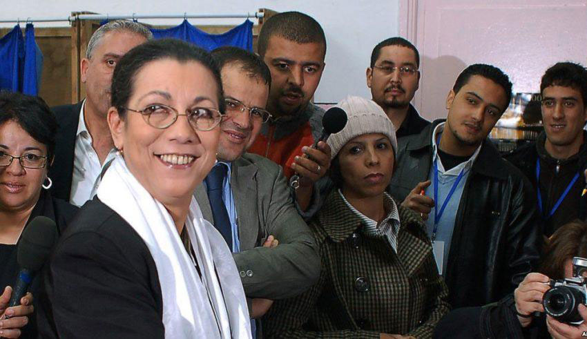 السؤال الذي يطرحه الجزائريون هذه الأيام هل يتصل اعتقال حنون بضلوعها في مؤامرة حيكت في الظلام للانقضاض على الحراك الجزائري، أم أنه يندرج في سياق تصفية حسابات بين الجيش ومراكز قوى نظام بوتفليقة؟