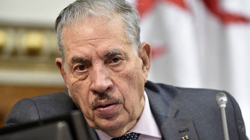 قوجيل وسط كل الفوضى الحاصلة في البلاد وترتيبات الكواليس الجارية يرى أن الديمقراطية ستتعمق أكثر فأكثر، وهي حسب قوله "رسالة إلى الداخل والخارج"