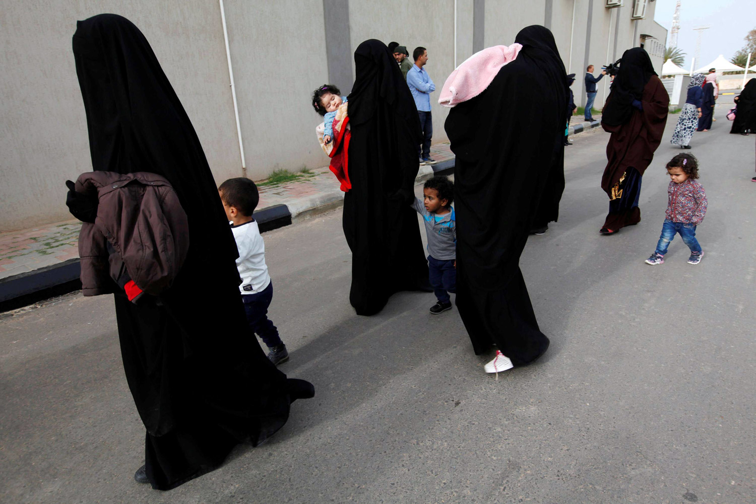 104 أطفال في سوريا يعيشون كلهم تقريبا داخل مخيمات