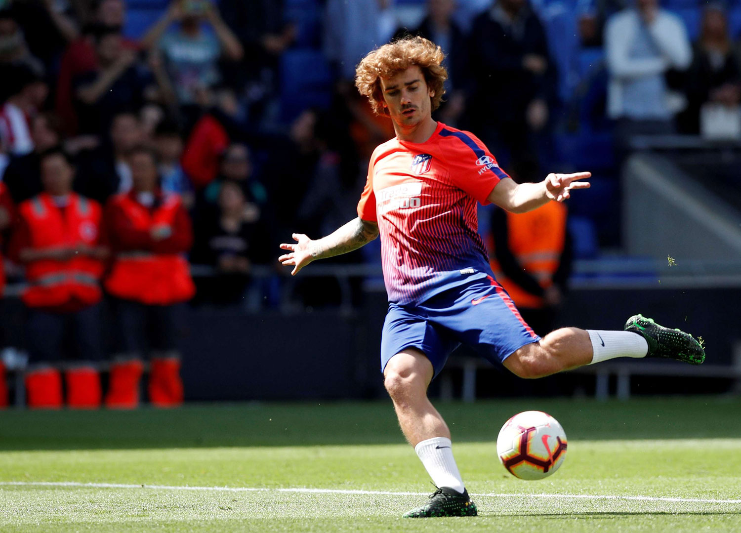 أنطوان غريزمان ودع جماهير أتلتيكو مدريد برسائل عاطفية بعد خمس سنوات قضاها في صفوف الروخيبلانكوس، مؤكدا أنه اتخذ قرار الرحيل من أجل مواجهة تحديات أخرى