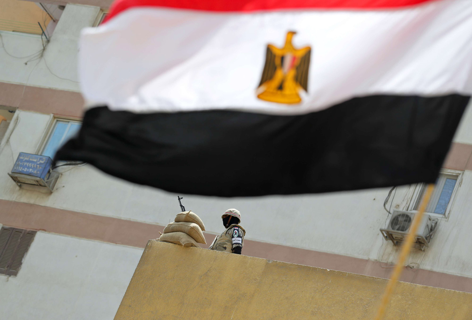 النظام الحاكم نجح في العبور بالبلاد من الناحية الأمنية