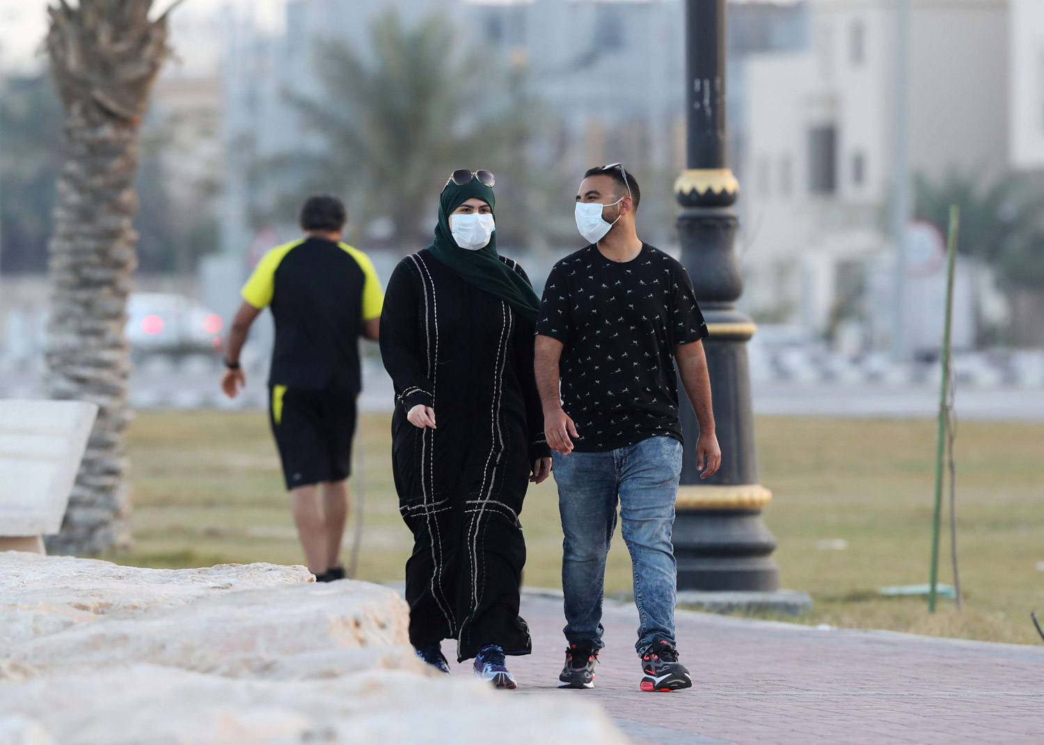 معظم الشباب يرفضون فكرة الزواج بأكثر من امرأة واحدة بسبب الظروف المادية الصعبة في معظم مجتمعات الخليج 