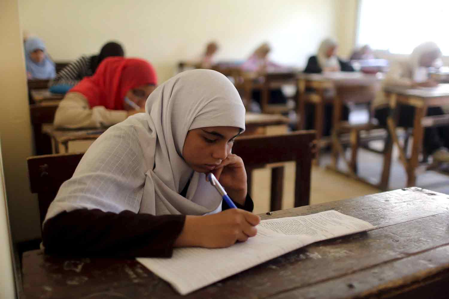 موقفًا سلبيًا من المرأة وميراثها باعتبارها الطرف الأضعف