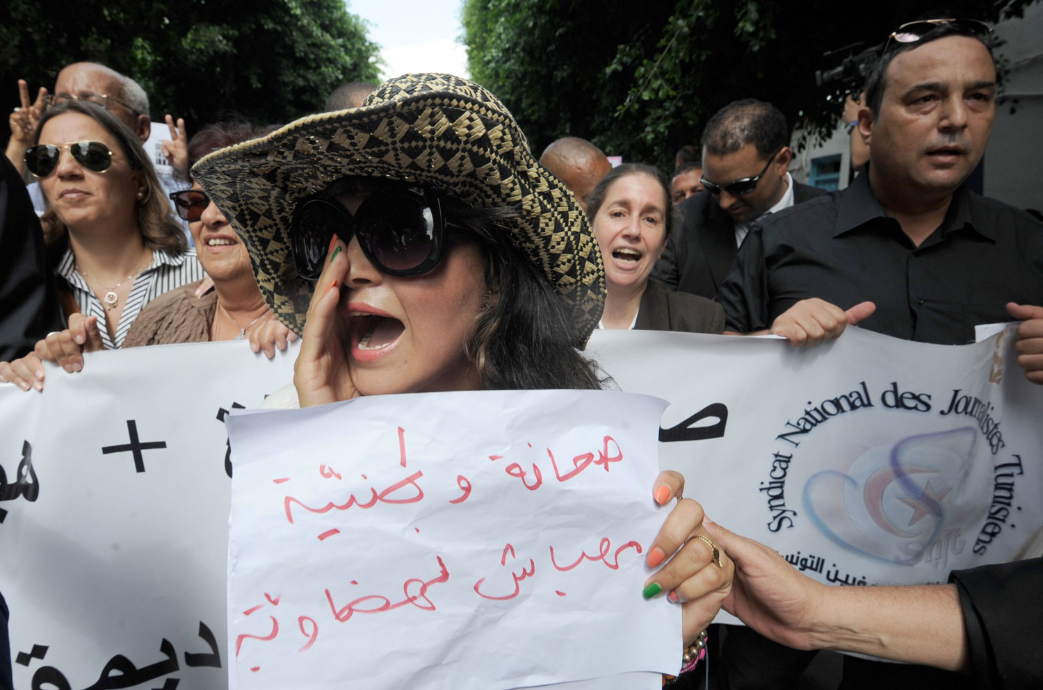 هجوم مستمر من جهات مختلفة