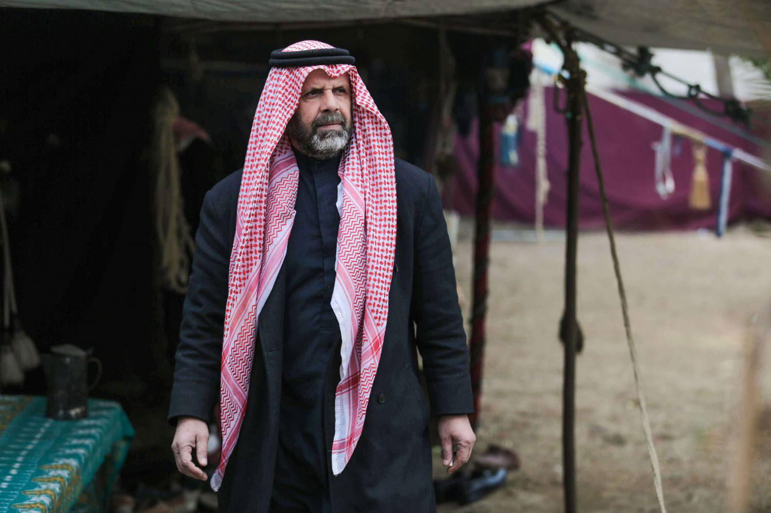 تاج يزين رؤوس البدو ويمنحهم الوقار