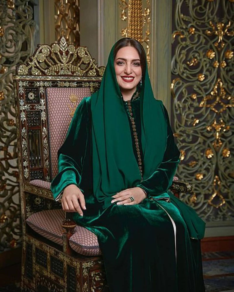 ظهور السيدة الجليلة عهد التي تملك حضورا طاغيا وثقة ورصانة يؤذن بعهد جديد لسلطنة عُمان، وفق مغردين