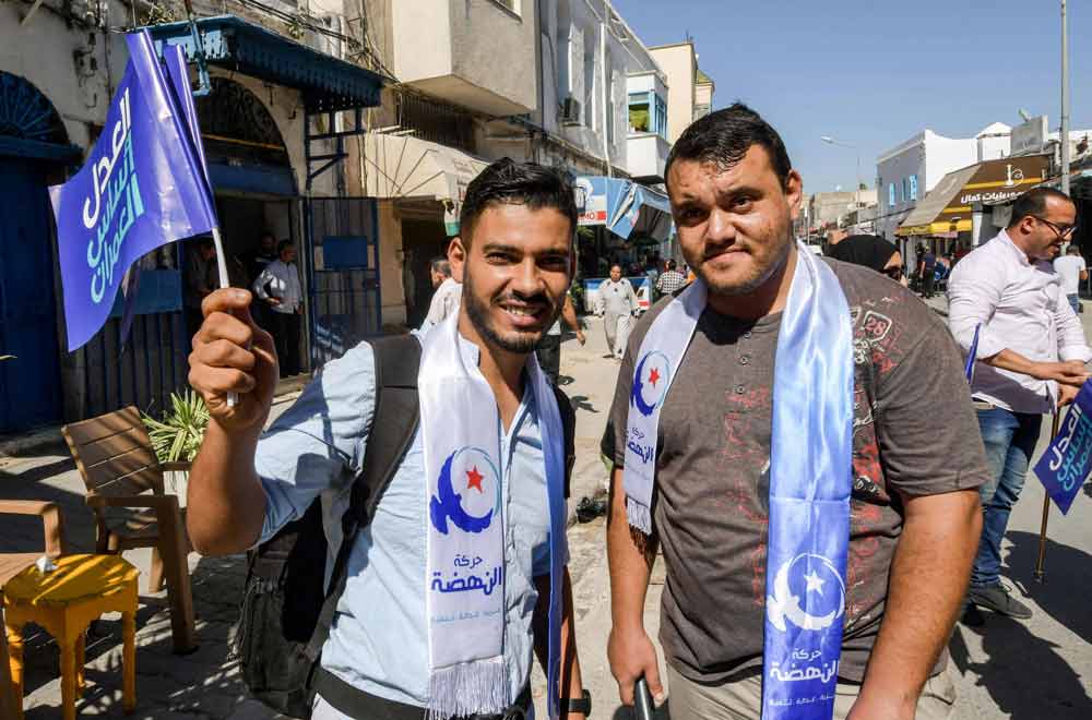هدف الإسلاميين من اختراق المجتمع المدني هو الاحتكاك بالناس ليدركوا أنهم بصدد إسداء خدمات لا تقدر بثمن في وقت تعيش فيه البلاد أياما صعبة بسبب الانتشار السريع للوباء 