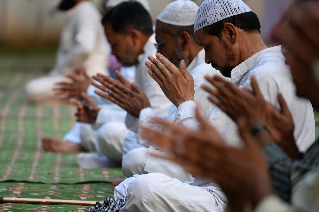 معلمو اليوغا على قناعة بأن شعبية هذه الرياضة ستنمو أكثر بسبب ظروف الحجر المنزلي التي فرضتها جائحة كورونا