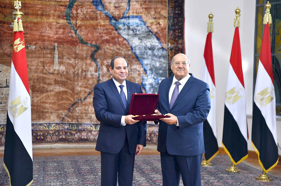  الحكومة المصرية وإن كانت تريد إحياء تجربة الحزب الوطني المنحل، إلا أنها لا ترغب في الاستنساخ الحرفي بأن يكون رجال الأعمال في الواجهة، ولا حتى العسكريون، بل شخصية قضائية مشهود لها بالنزاهة.