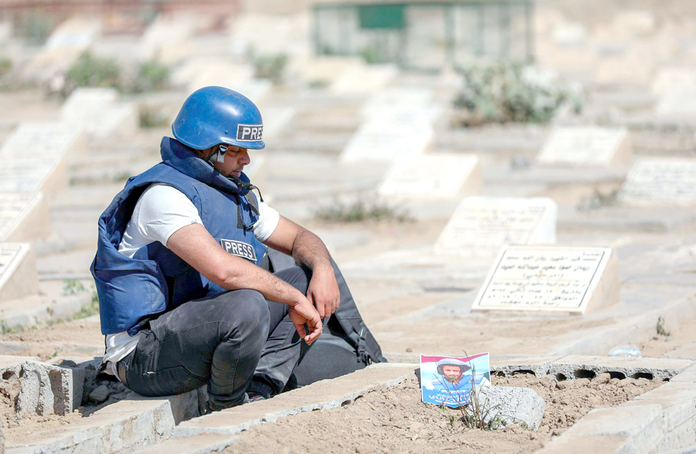 الكثير من القيود ومخاوف كثيرة بشأن سلامة الصحافيين في مناطق قريبة من الحرب