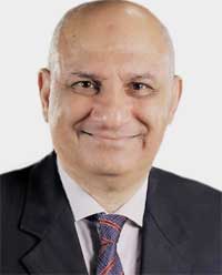 ياسر ثابت: في غياب النقد الجيد والجاد يُستباح الإبداع، ويُسوِّق البعض الرداءة