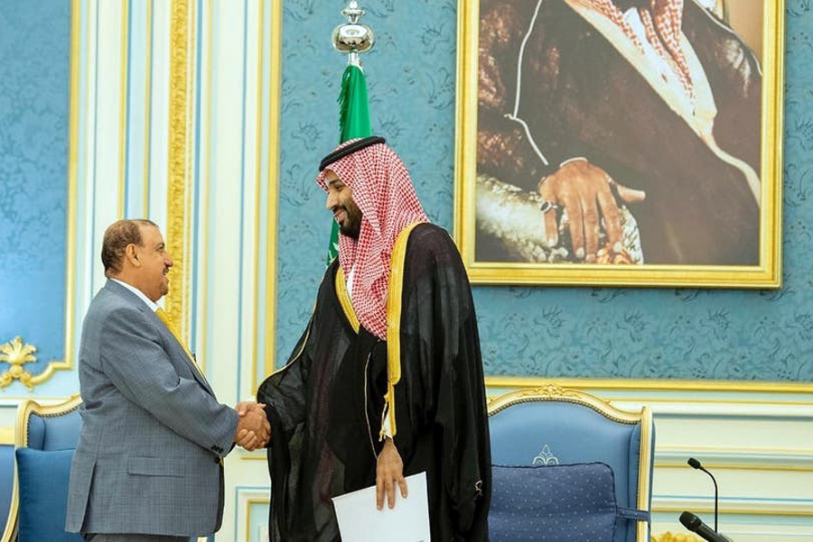 دعمه للشرعية ليس بلا شروط. فقد أصر البركاني من البداية، على الحفاظ على نوع من التمايز في ما يتعلق بالعلاقة بدول التحالف، ورفض الانصياع لإرادة التوجه السياسي المهيمن على الشرعية الذي كان خصما له في ما مضى