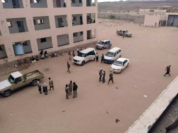 مدرسة تتحول إلى معسكر للتجنيد الإخواني