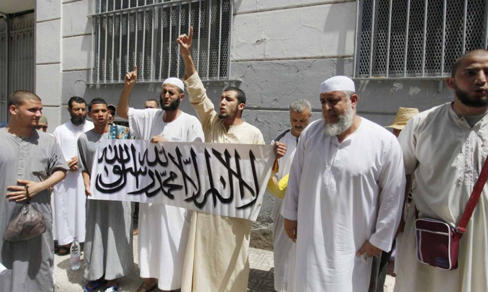التيار السلفي يوظف الخصومات الأيديولوجية لصالحه